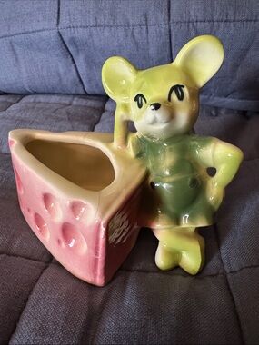 Shawnee Pottery Ceramic Mouse Planter in Pink and Green